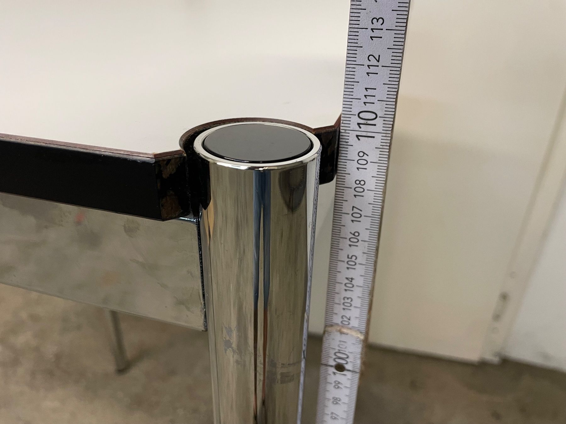 USM Tavoli: Usm Haller Stehtisch – Usato da Basel venduto da M.Secondhand 4