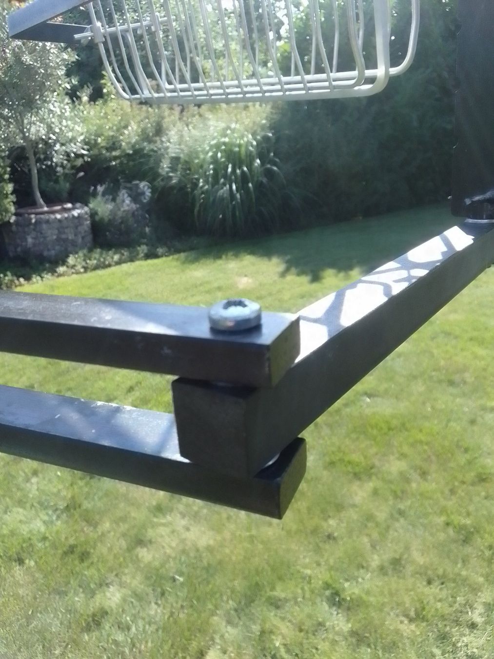 Griglie: Gartengrill mit Schwenkarm, El.-Motor und Grillkorb. – Usato da Röschenz venduto da Hellas13 2