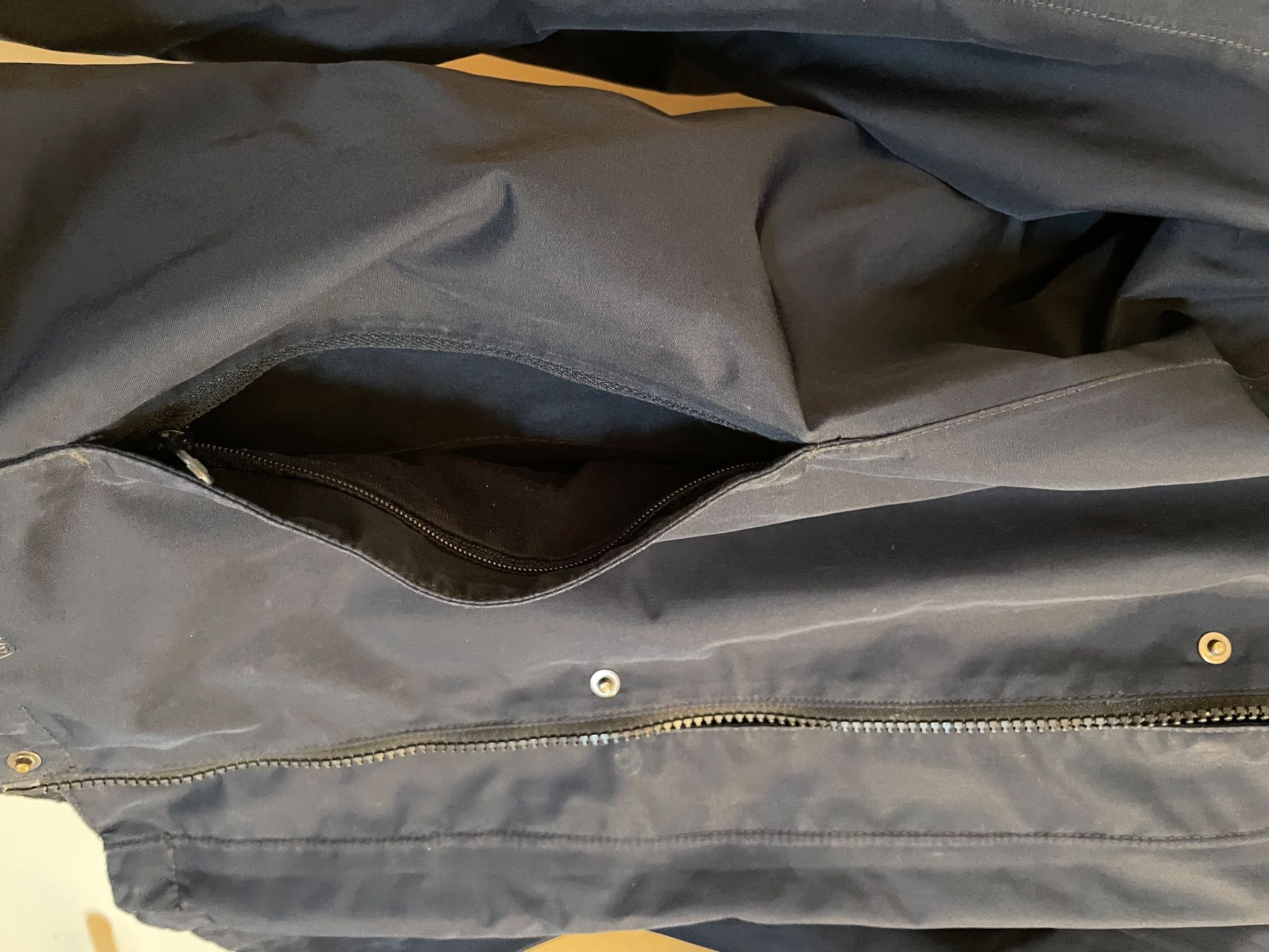 Helly Hansen Giacche: HELLY HANSEN Regenjacke, dunkelblau, Gr. S, neuwertig – Usato da Hittnau venduto da kleen 1