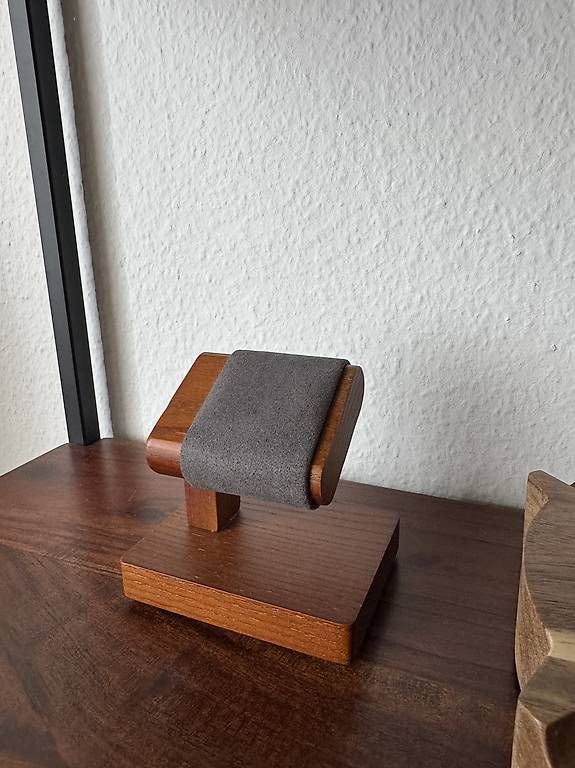 Altri accessori per orologi: Uhren Ständer Holz – Usato da Uzwil venduto da Dr_Kiss