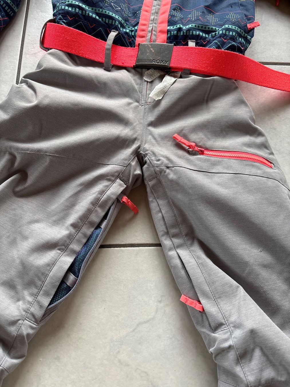 Roxy Tute: Roxy Winter-Onesie Mädchen Grösse 146/152 – Usato da Nottwil venduto da wasserlufterde 3