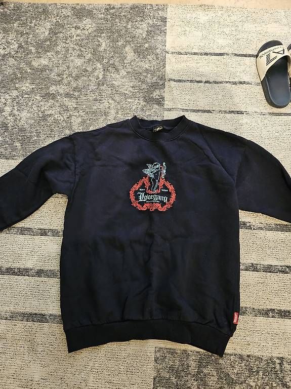 Pullover & Sweatshirts: Pullover LOVEGANG – Gebraucht aus Dottikon von damianolucia98