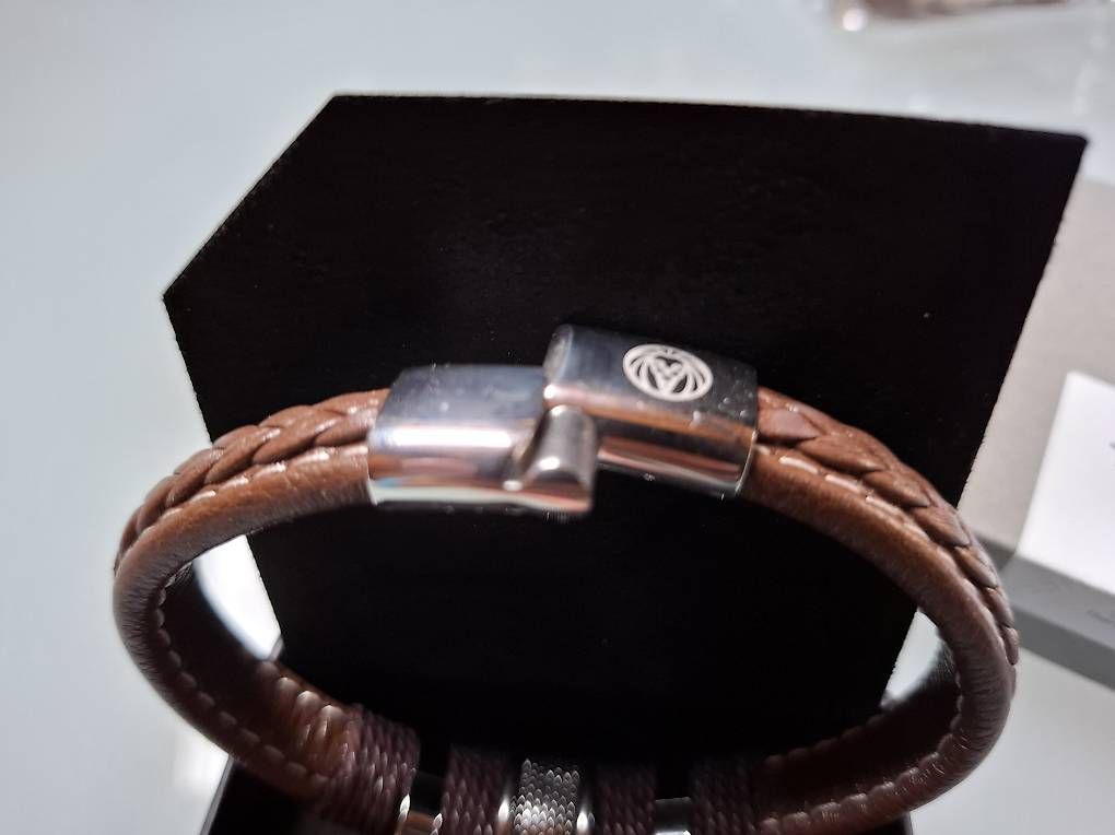 Bracciali & Braccialetti: Leder/Edelstahl Armband Trendhim – Usato da Hunzenschwil venduto da rog_dq2q 1