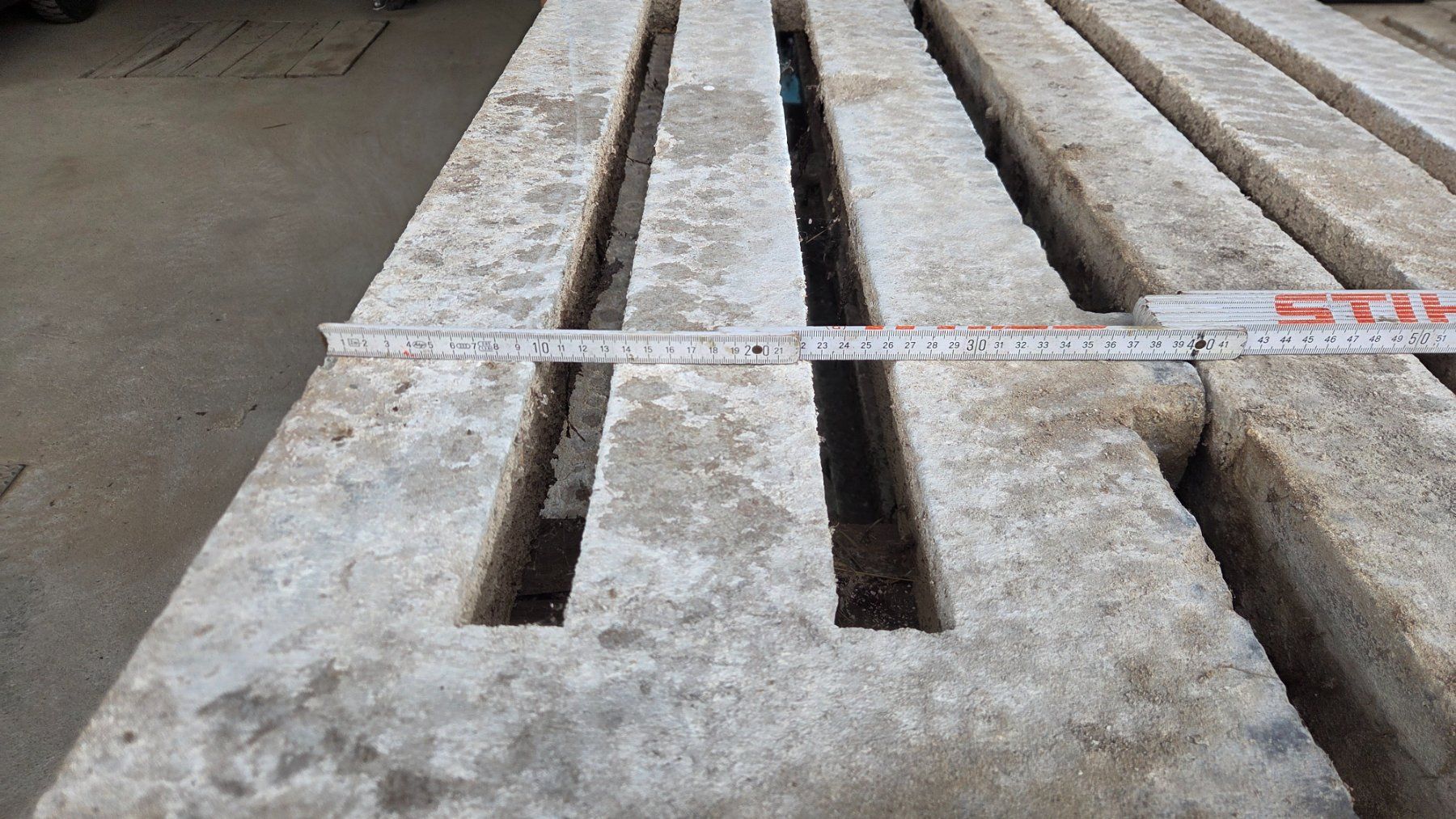 Rivestimenti per pavimenti: Betonroste / Spaltenböden – Usato da Kirchberg venduto da 1Buri1 5
