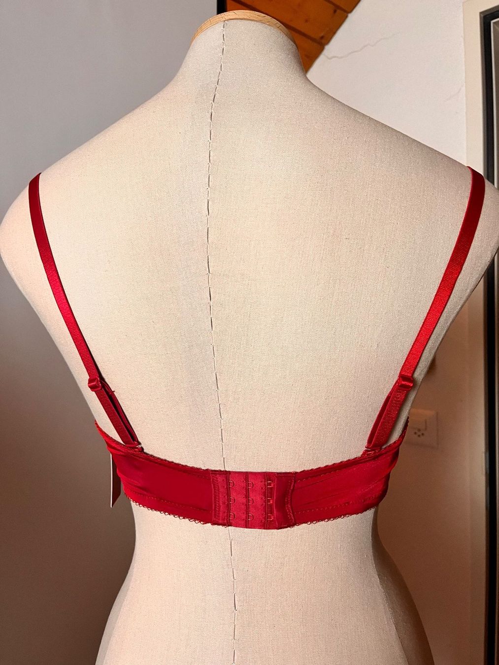 Altra biancheria intima: Bügel-BH, s.OLIVER, Grösse 70D, Farbe Rot – Nuovo e nell'imballaggio originale da Rudolfstetten venduto da gst_g7xl 4