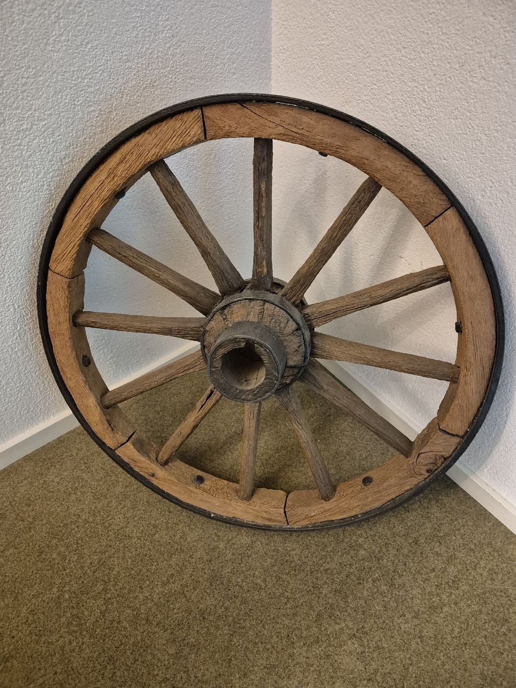 Pneus & Kompletträder: Antikes Heuwagenrad 68cm – Gebraucht aus Ettingen von hebla