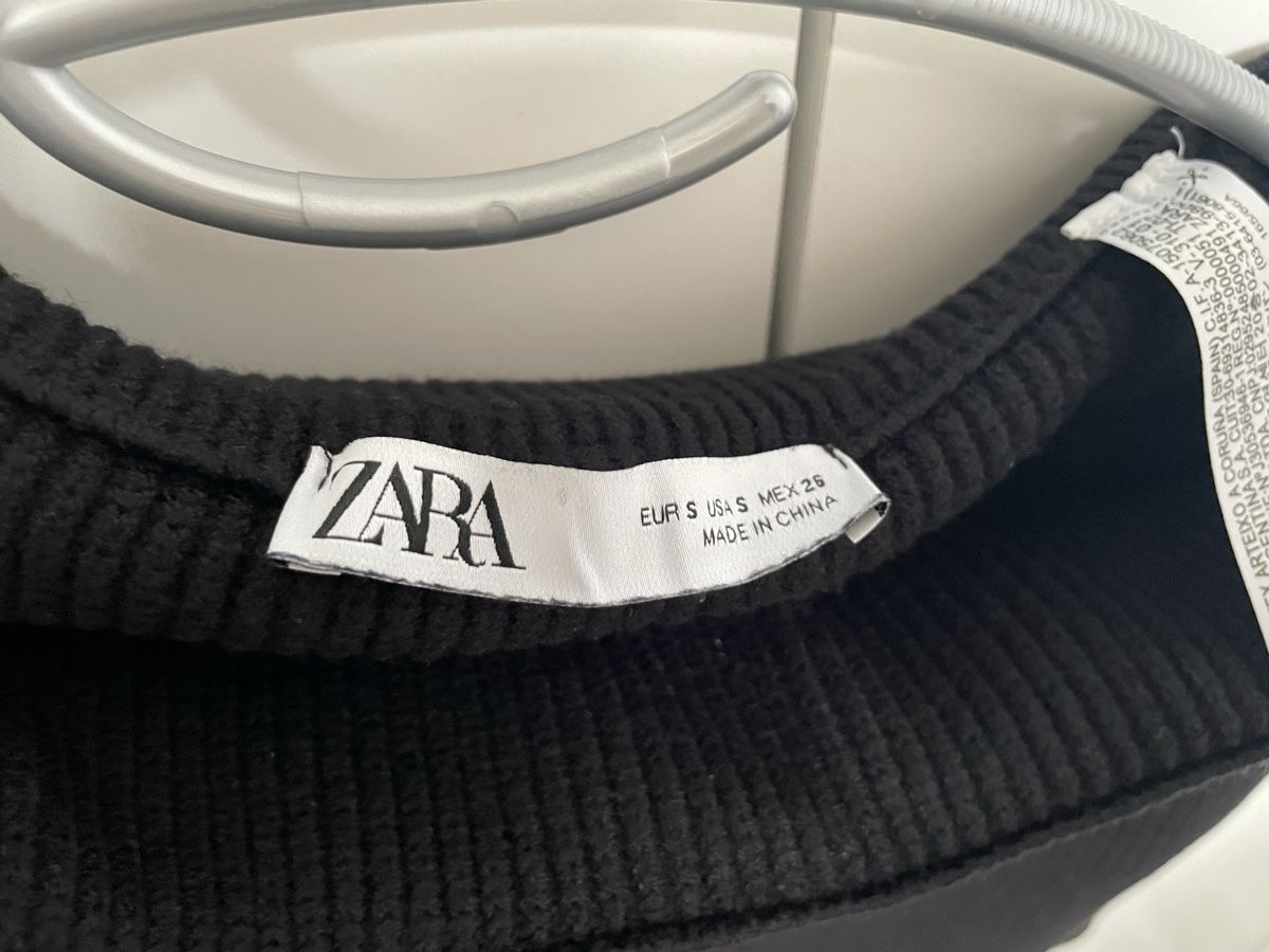 Zara Gonne: Schwarzer Strickrock von Zara – Usato da Basel venduto da Robyn20 3