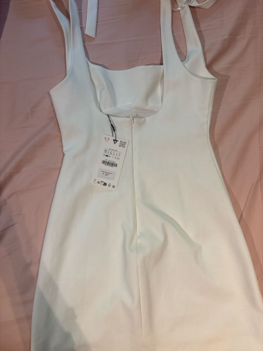 Zara Kleider: Robe blanche Zara neuve avec étiquette taille S – Neu und originalverpackt aus Satigny von gig_rn62 1