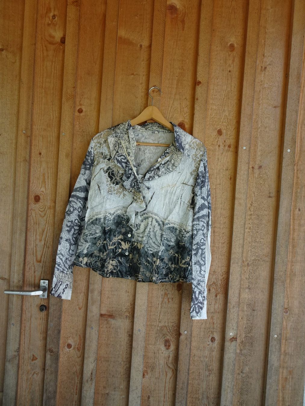 Blusen: Spezielle Bluse weiss-grau-braun Gr. 40 - M70 – Gebraucht aus Küssnacht am Rigi von Good4Deckeli