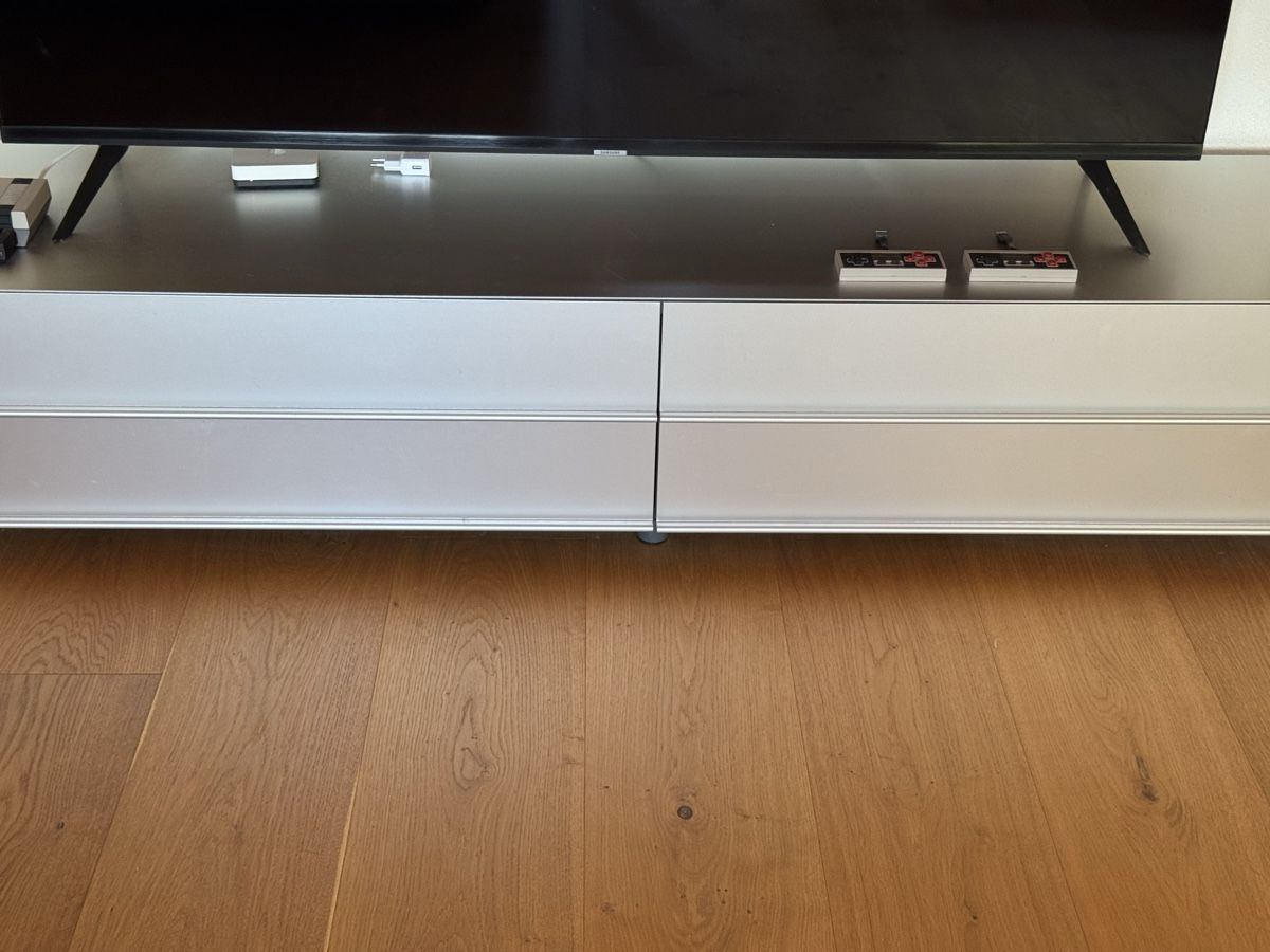 Team By Wellis Mobili TV: Sideboard Team by Wellis Aluminium  – Usato da Zuchwil venduto da Bluejay79