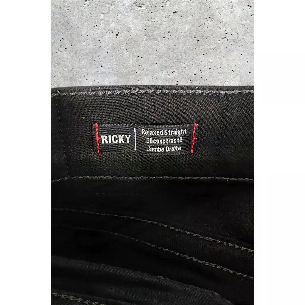 True Religion Pantalons: True Religion Straight Relaxed Schwarz – D'occasion à Hünenberg See par nik_g2y2 5