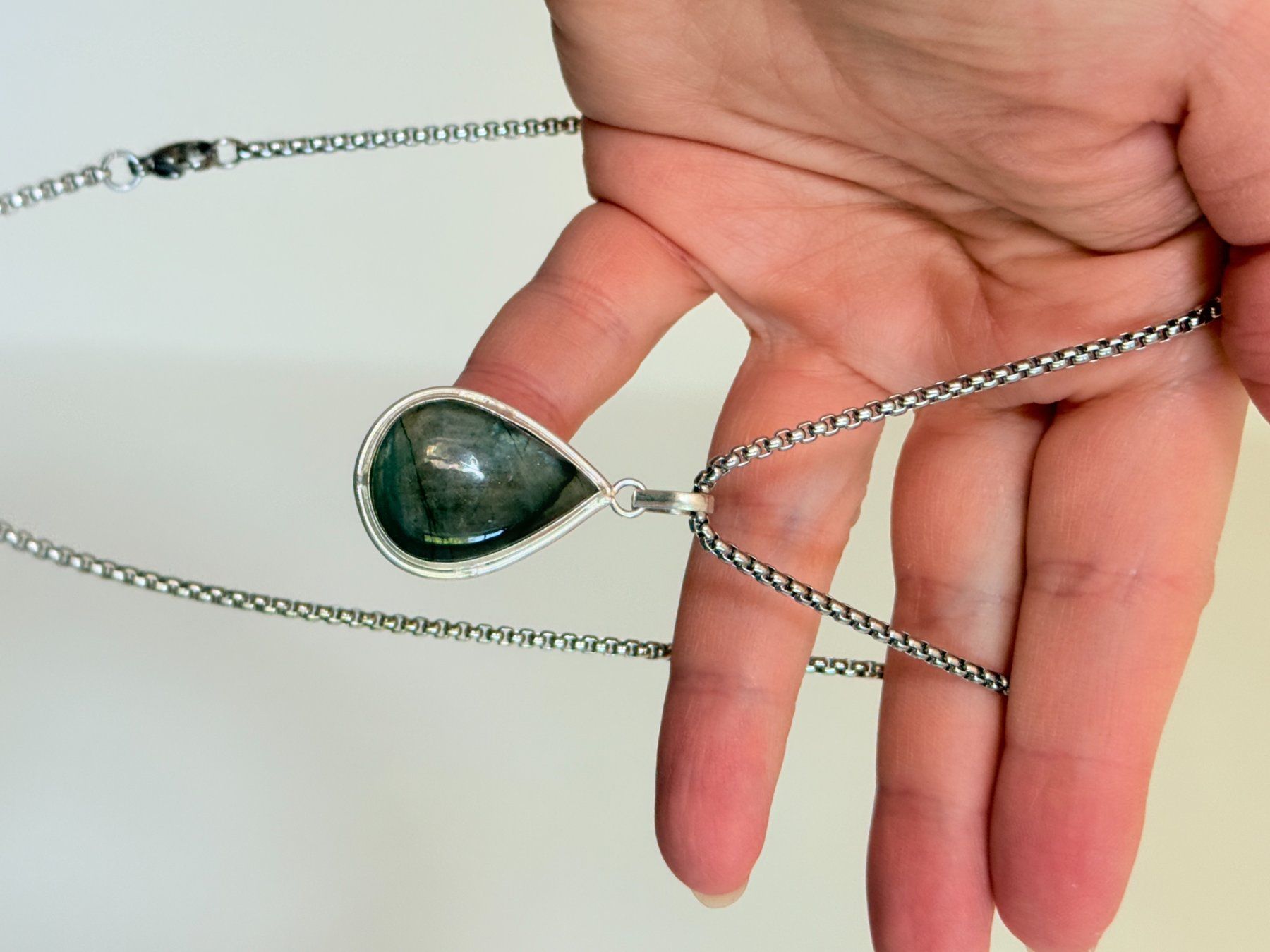 Catenine: Collier avec pendentif en pierre naturelle – Nuovo e nell'imballaggio originale da Genève venduto da AWWA 1