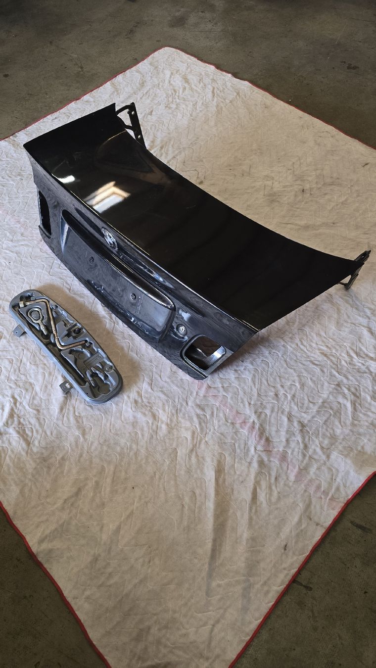 BMW Toutes les pièces auto: BMW e46 Heckdeckel Schwarz – D'occasion à Recherswil par E46_Cab 1