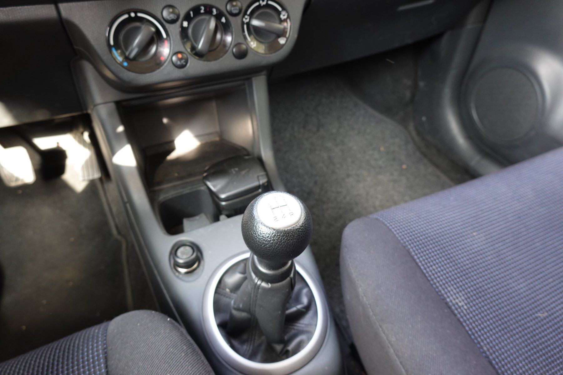 Suzuki Autos: Suzuki Swift 1.3 2007 – D'occasion à Denges par titi613 6