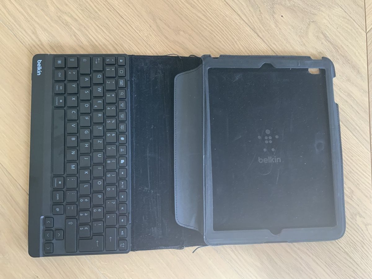 Belkin Tastiere: Belkin Tastatur & Schutzhülle – Usato da Küsnacht ZH venduto da Dne