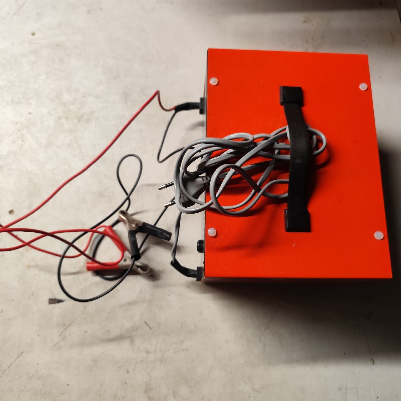 Caricabatterie: Batterieladegerät – Usato da Hellbühl venduto da 30R_R30 1