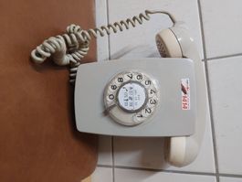 Altes Wandtelefon