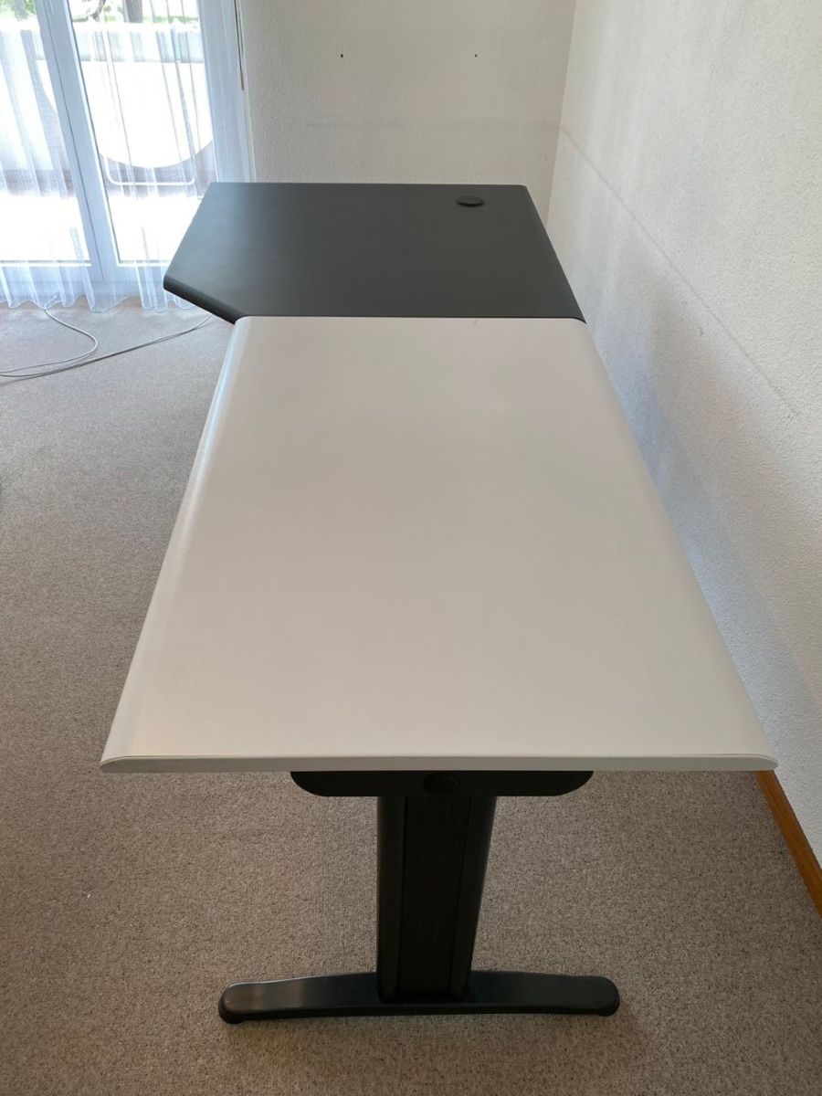 Schreibtische: Bürotisch mit Kabeldurchführung – Gebraucht aus Dietikon von Gus7