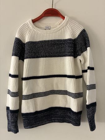 Schöner Pullover Gr. 128