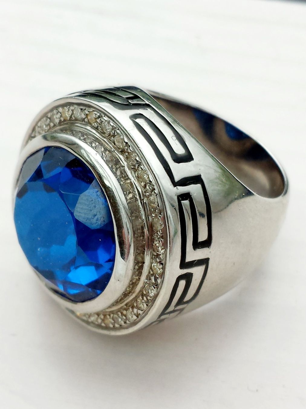 Anelli: Massiver Ring mit leuchtend blauem Stein Grösse 58 – Nuovo (secondo la descrizione) da Zürich venduto da ben_mn5h
