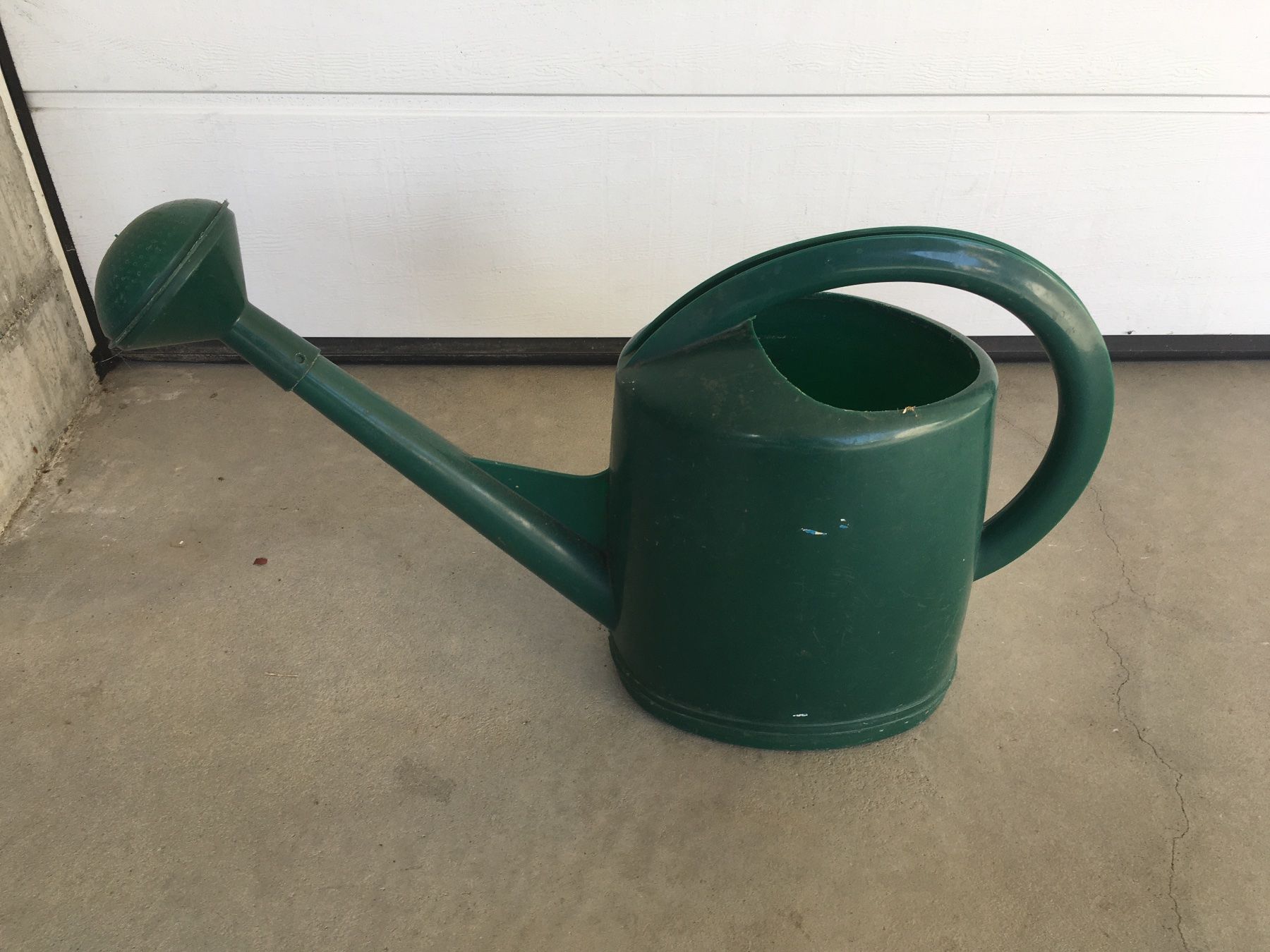 Bewässern & Giessen: Giesskanne 10 Liter Kunststoff – Gebraucht aus Hägglingen von  2
