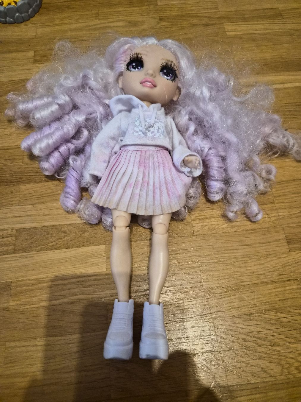 Poupées: Bambola Rainbow High con capelli lunghi e ricci – D'occasion à Reinach BL par Glitterlol
