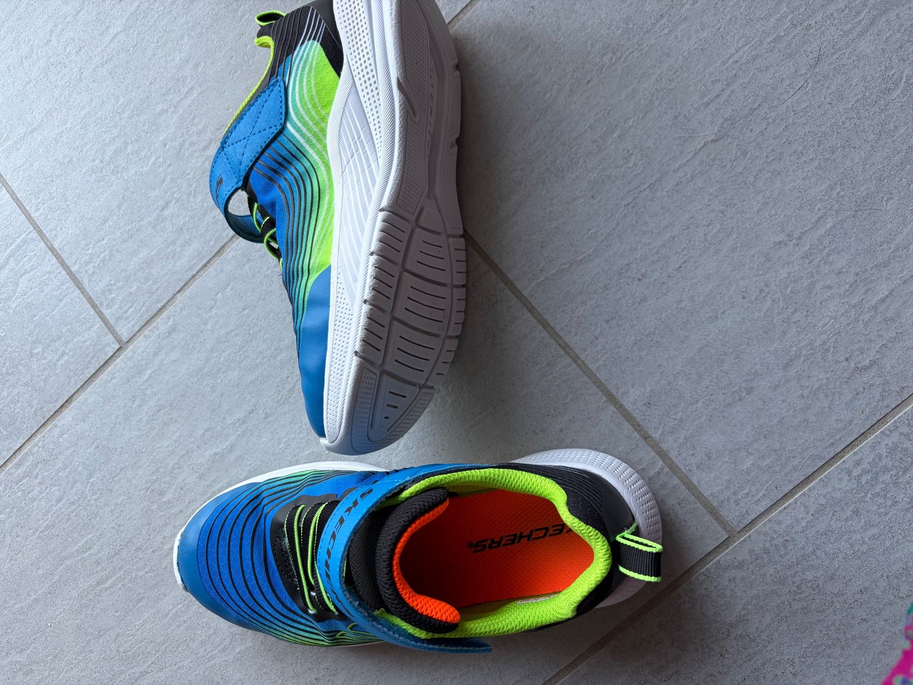 Skechers Schuhe für Jungen: Chaussure de sport 35 – Gebraucht aus Riaz von ber_27yd 2