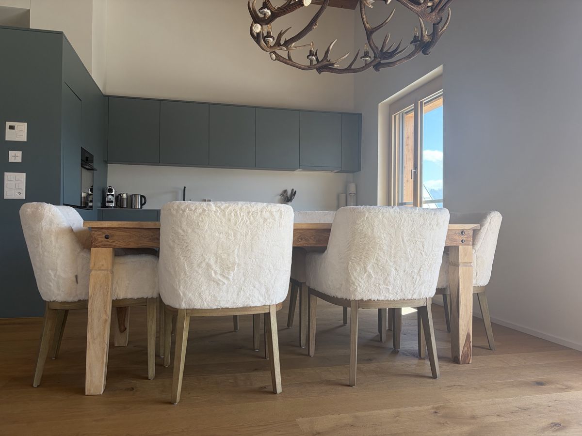 Tavoli: Solid Wood Dining Table - Stunning! – Usato da Flims Dorf venduto da ejrijntjes