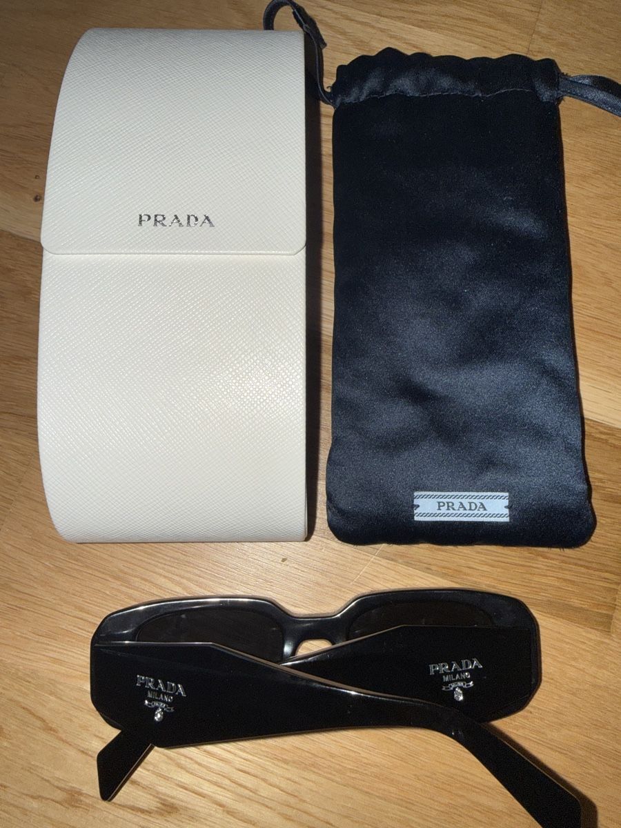Prada Occhiali & Lenti: Sonnenbrille Prada SPR 17W schwarz – Nuovo (secondo la descrizione) da Zürich venduto da Koller.S
