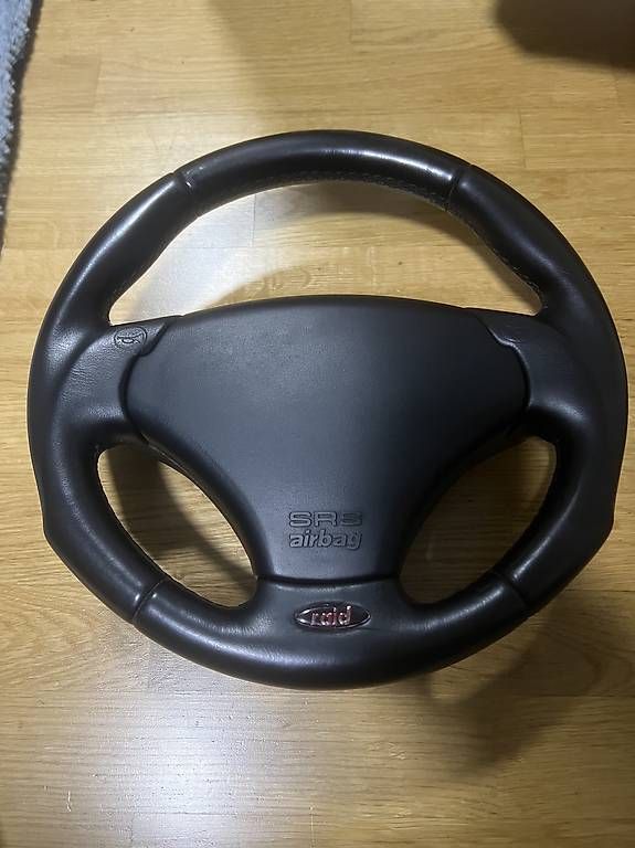 Toutes les pièces auto: 32 Raid Sportlenkrad mit Airbag  – D'occasion à Regensdorf par arm_2cb9