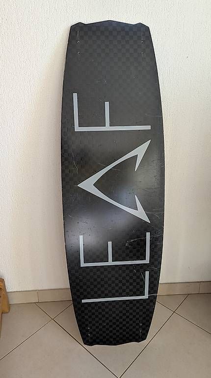 Aquilone: Planche de kite carbone avec pads – Usato da Provence venduto da tokoclo 1