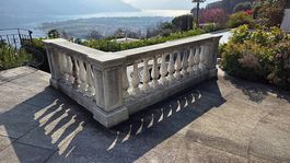 Steinbalustrade / Balaustra in pietra naturale