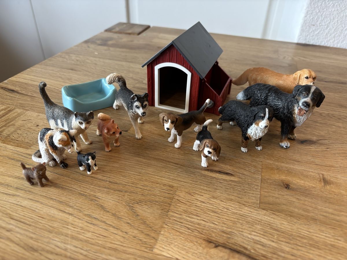 Schleich Spielzeuge: Schleich Tiere Hunde und Katzen – Gebraucht aus Noflen BE von ManuelaMiro