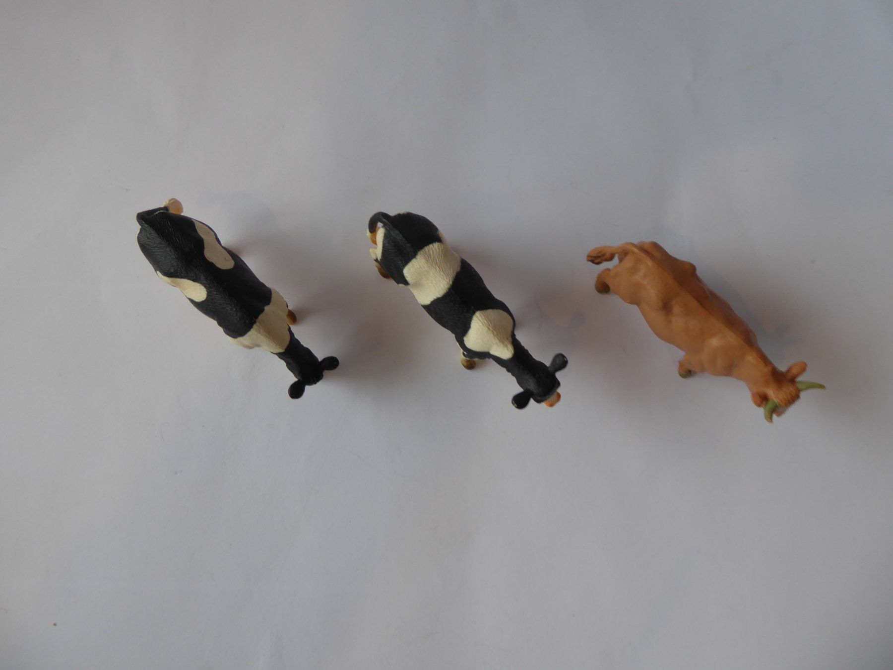 Statuette: 2 Freiberger Kühe,  1 Stier hellbraun – Usato da Turbenthal venduto da Panau 2
