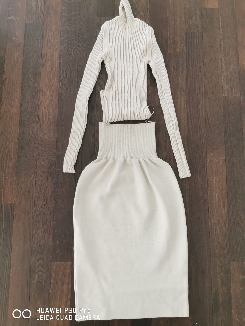 Vestiti: 2-TEILER ROCK/ROLLKRAGEN PULLOVER BEIGE BRUSNIKA  – Usato da Erlenbach ZH venduto da alisamilana
