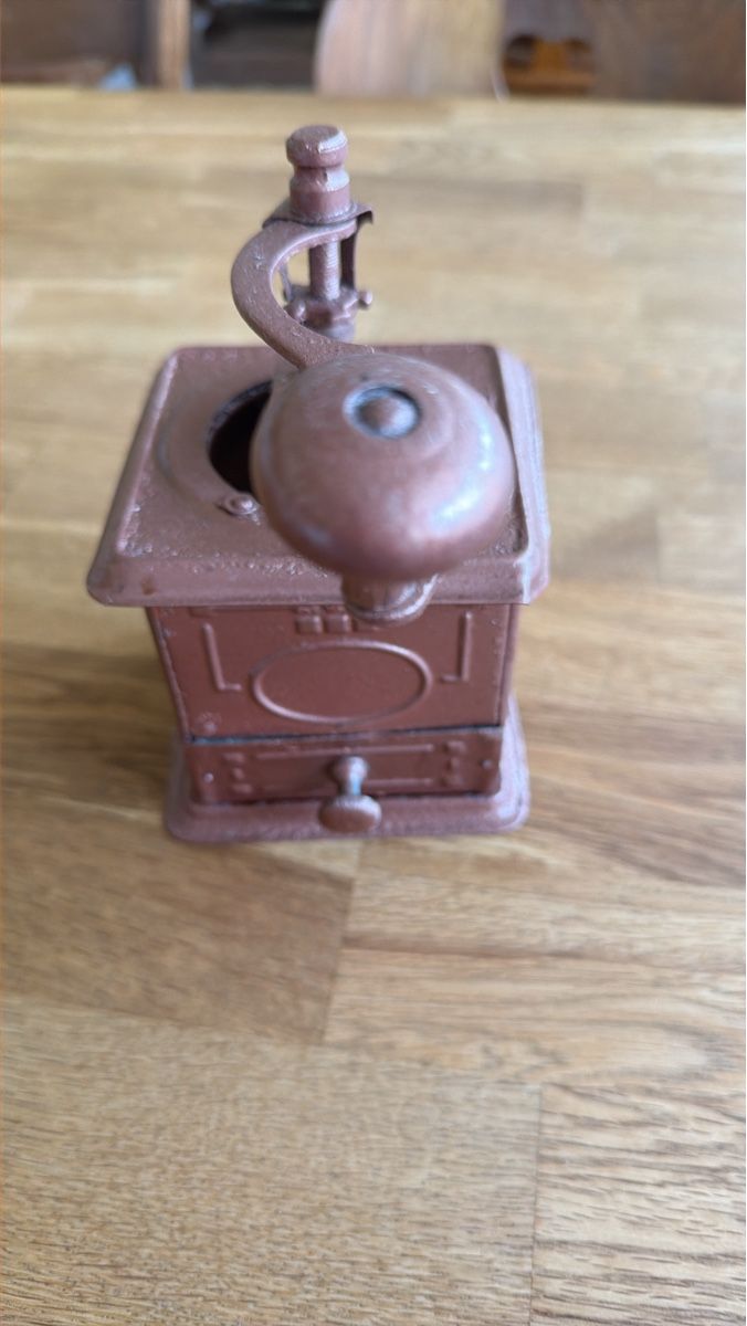 Tutte le decorazioni: Antike Kaffeemühle, – Usato da Richterswil venduto da Richti1073