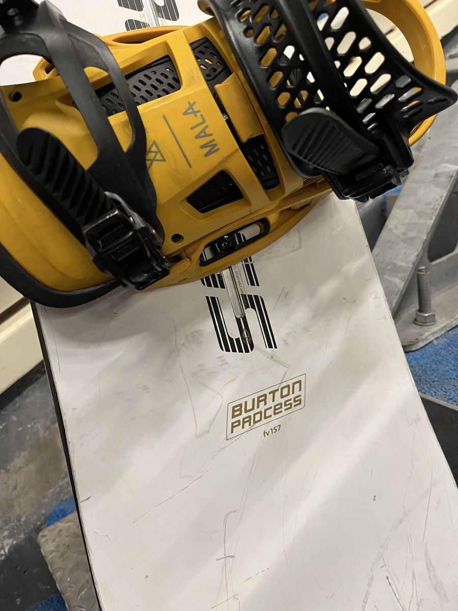 Board: Burton Snowboard mit Bindung – Usato da Zermatt venduto da B.15.v02 6