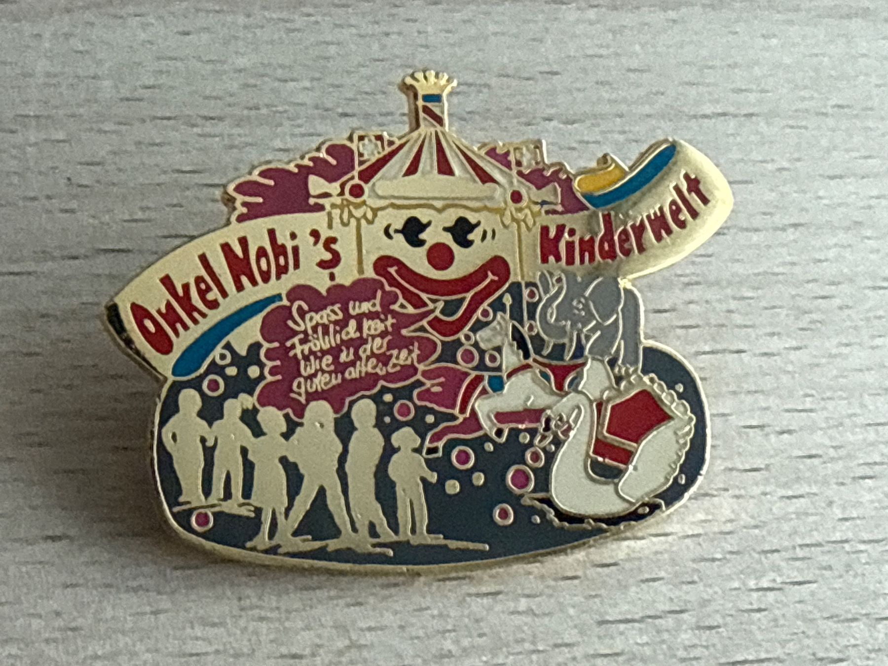 Plaquettes & Badges: Pin  Onkel Nobi's Kinderwelt – D'occasion à Glattbrugg par Schweigmatt