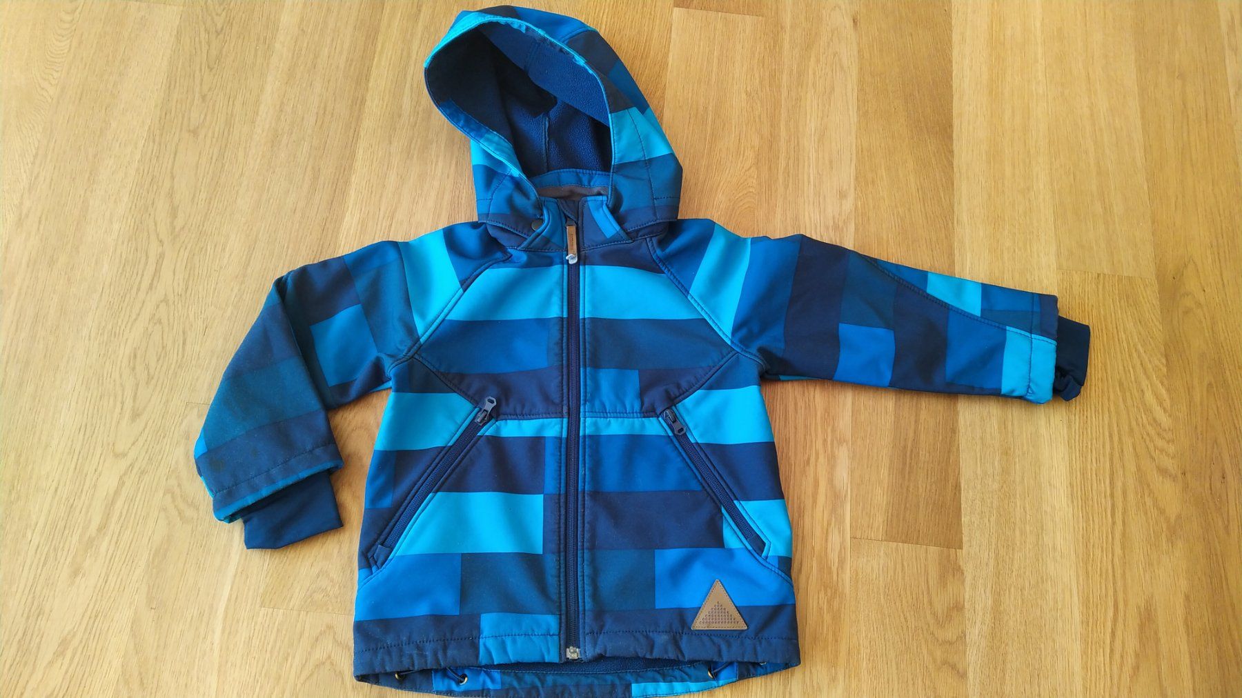 H&M Lotti & Set di vestiti: Softshell Jacke gr. 104 – Usato da Trimbach venduto da teiger83