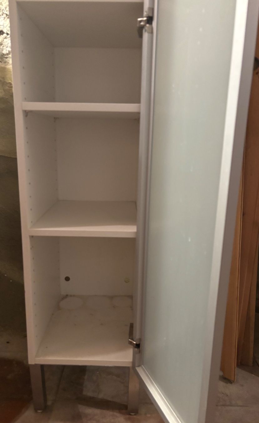 Ikea Armoires: Schmaler Badezimmer-Schrank – D'occasion à Buchberg par Seglerweg 1