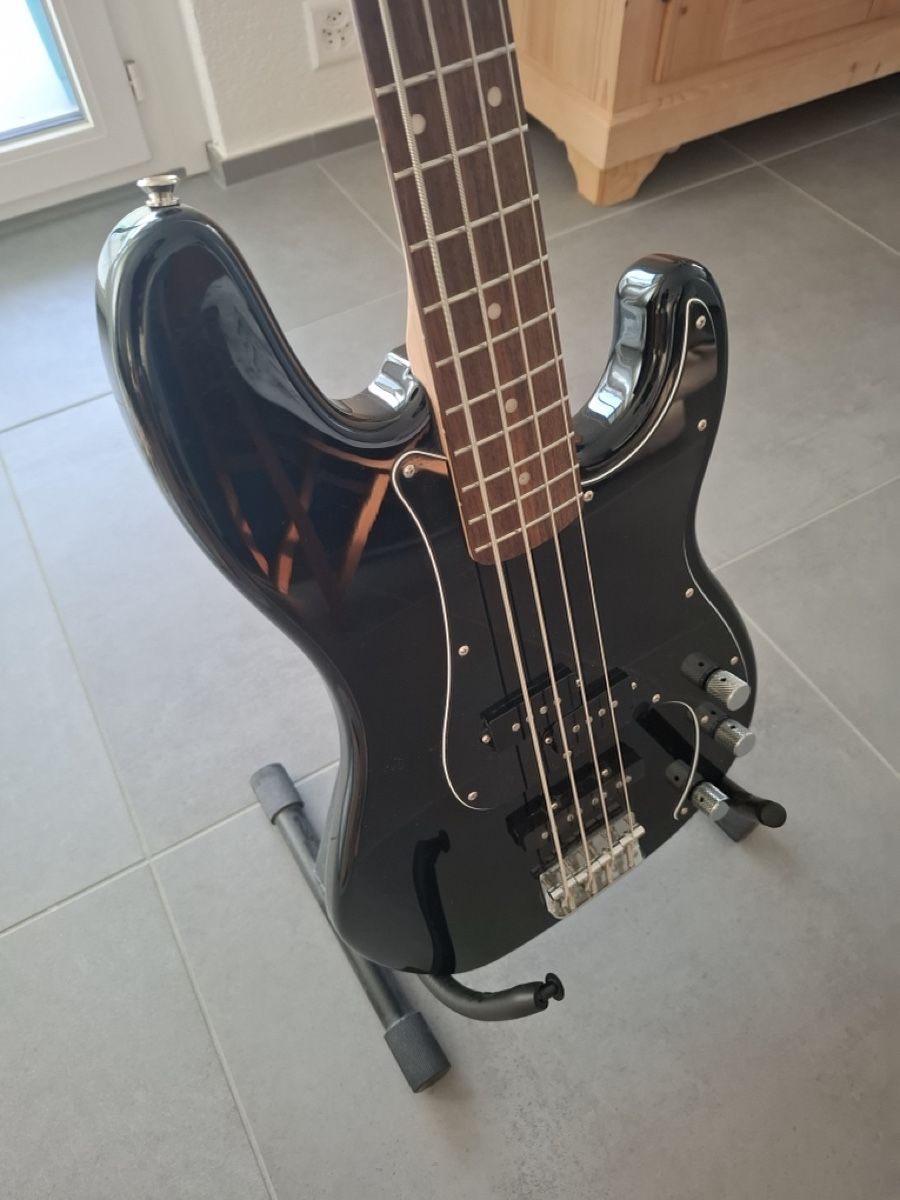 Squier Strumenti musicali: Squier Affinity PJ Bass Schwarz – Nuovo (secondo la descrizione) da Thun venduto da sof_by7w 2