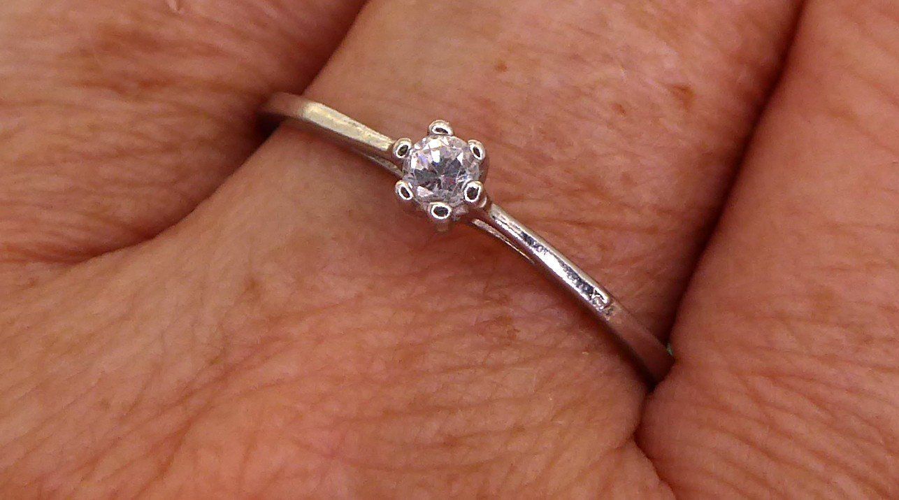Anelli: Ring 925 Silber mit synthetischem Stein – Usato da Muri AG venduto da silvermouse007
