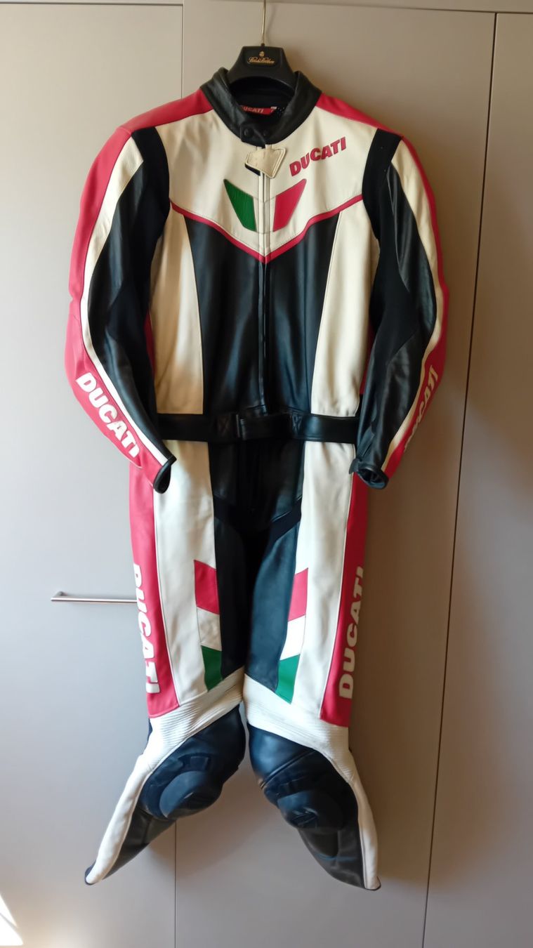 Dainese Anzüge: Lederkombi DUCATI Zweiteiler – Gebraucht aus Haslen AI von 1flintstone1