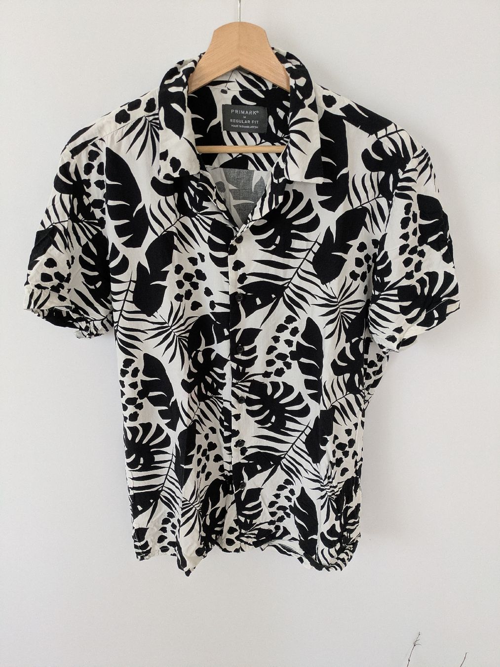 Camicie: Kurzes Hemd mit Palmenmuster, Gr S, – Usato da Rorschach venduto da joh_v2y2 1