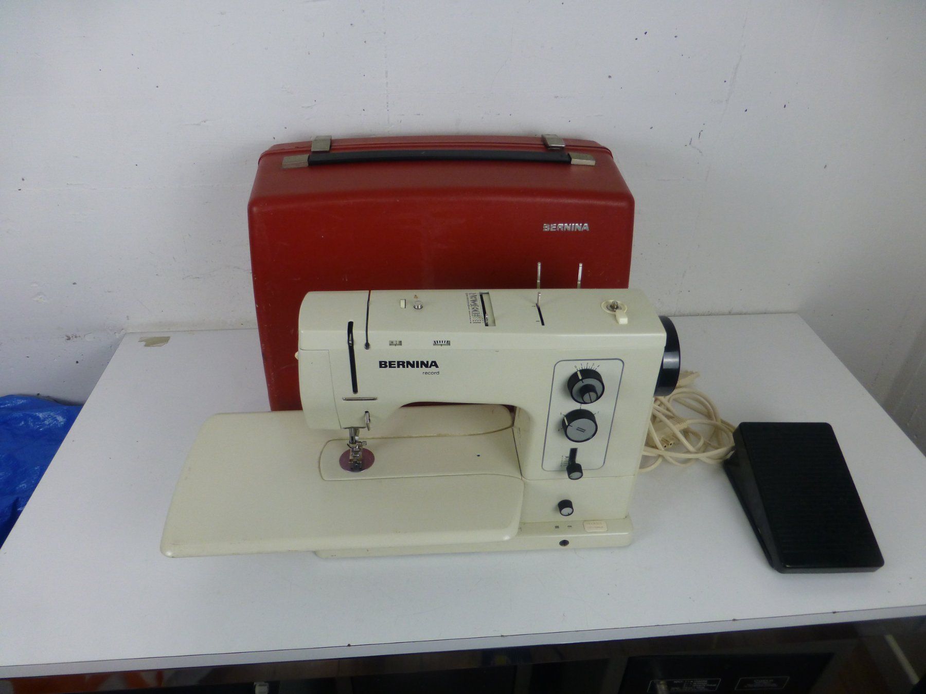 Bernina Macchine da cucire: Bernina 830 mit Koffer Defekt – Difettoso da Fahrweid venduto da Omuki