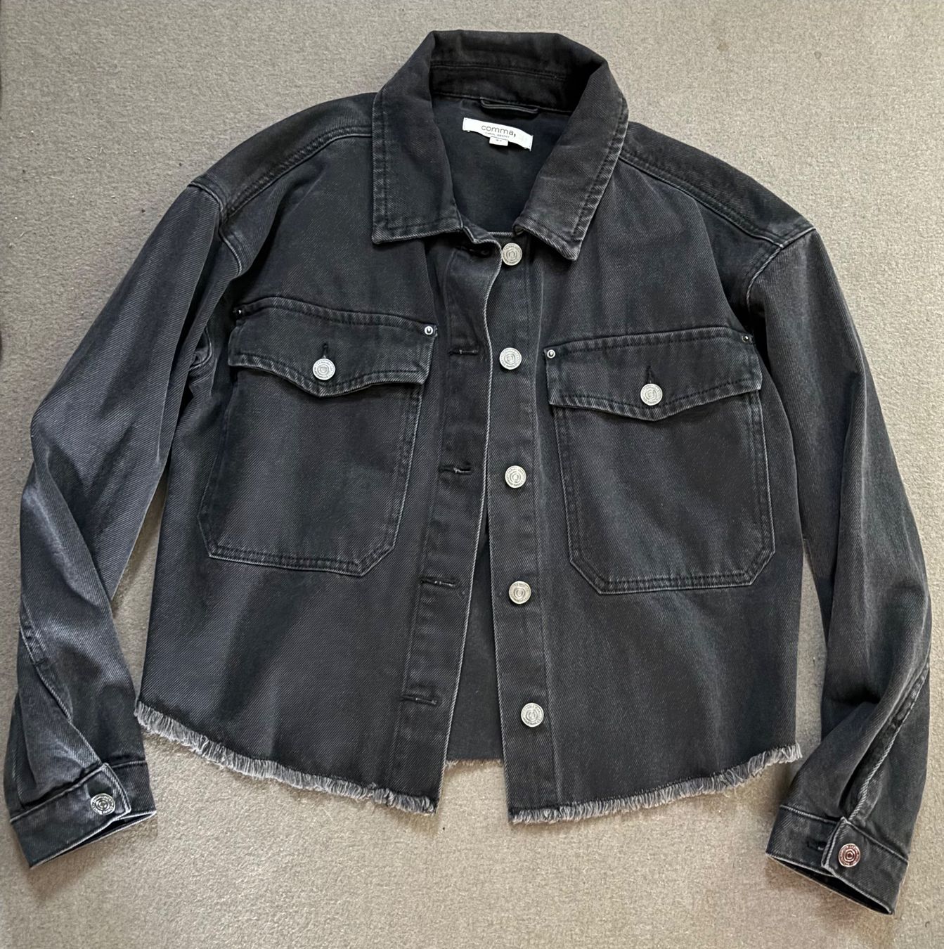 Comma Jacken: Comma, Jeansjacke cropped schwarz 34 – Gebraucht aus Bennau von Fury3
