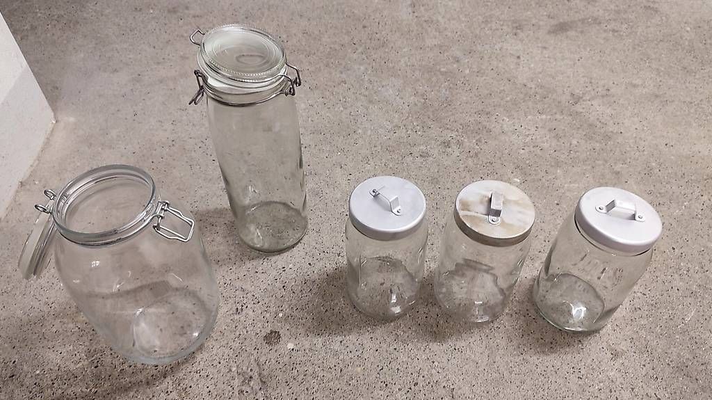 Altro in Stoviglie & Bicchieri: Glasflaschen / Glass Bottles  – Usato da Zürich venduto da aba_6b6j