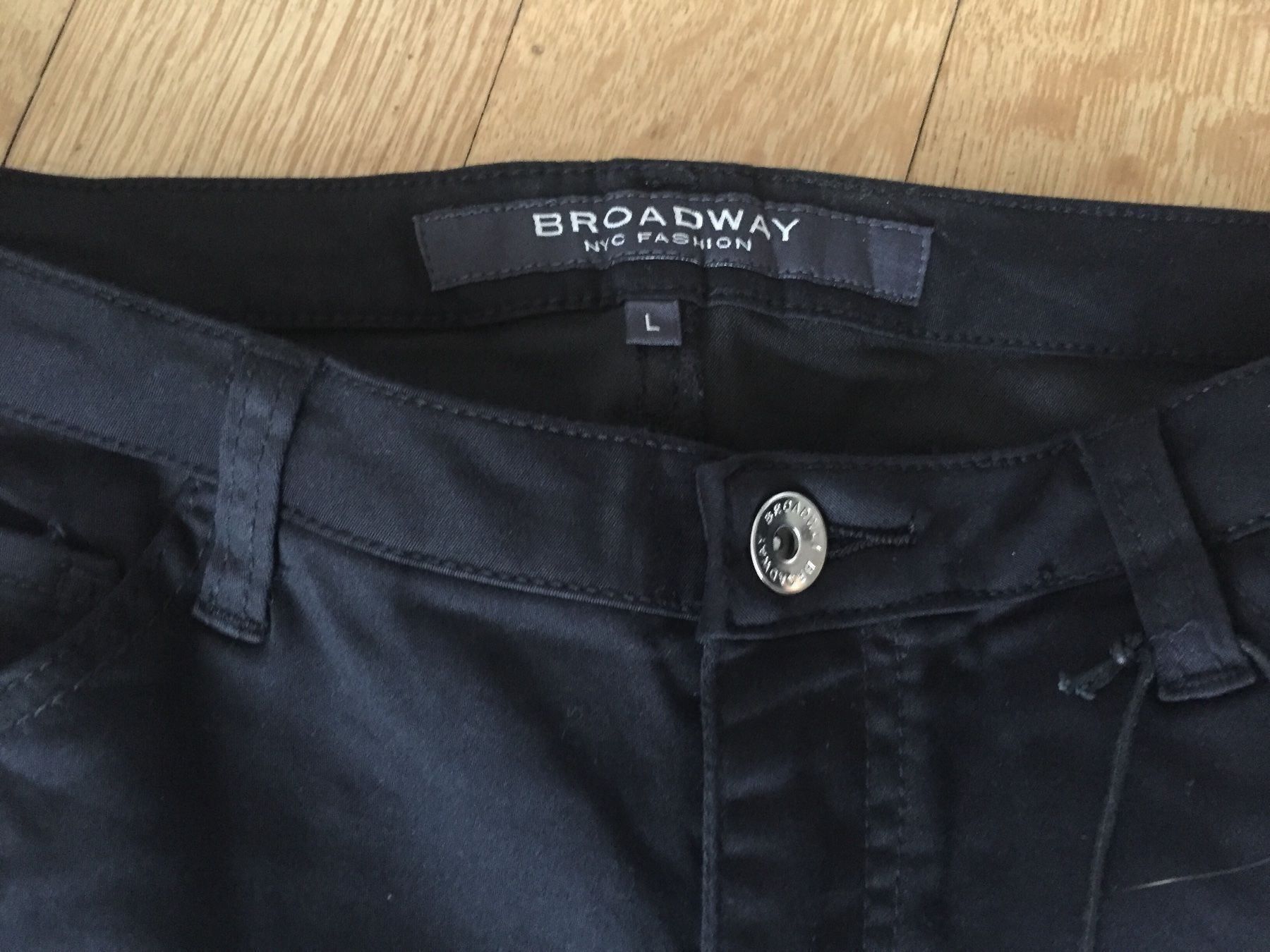 Pantaloni: Broadway Halbhosen schwarz NEU! Eher M – Nuovo e nell'imballaggio originale da Bern venduto da Etzy 2