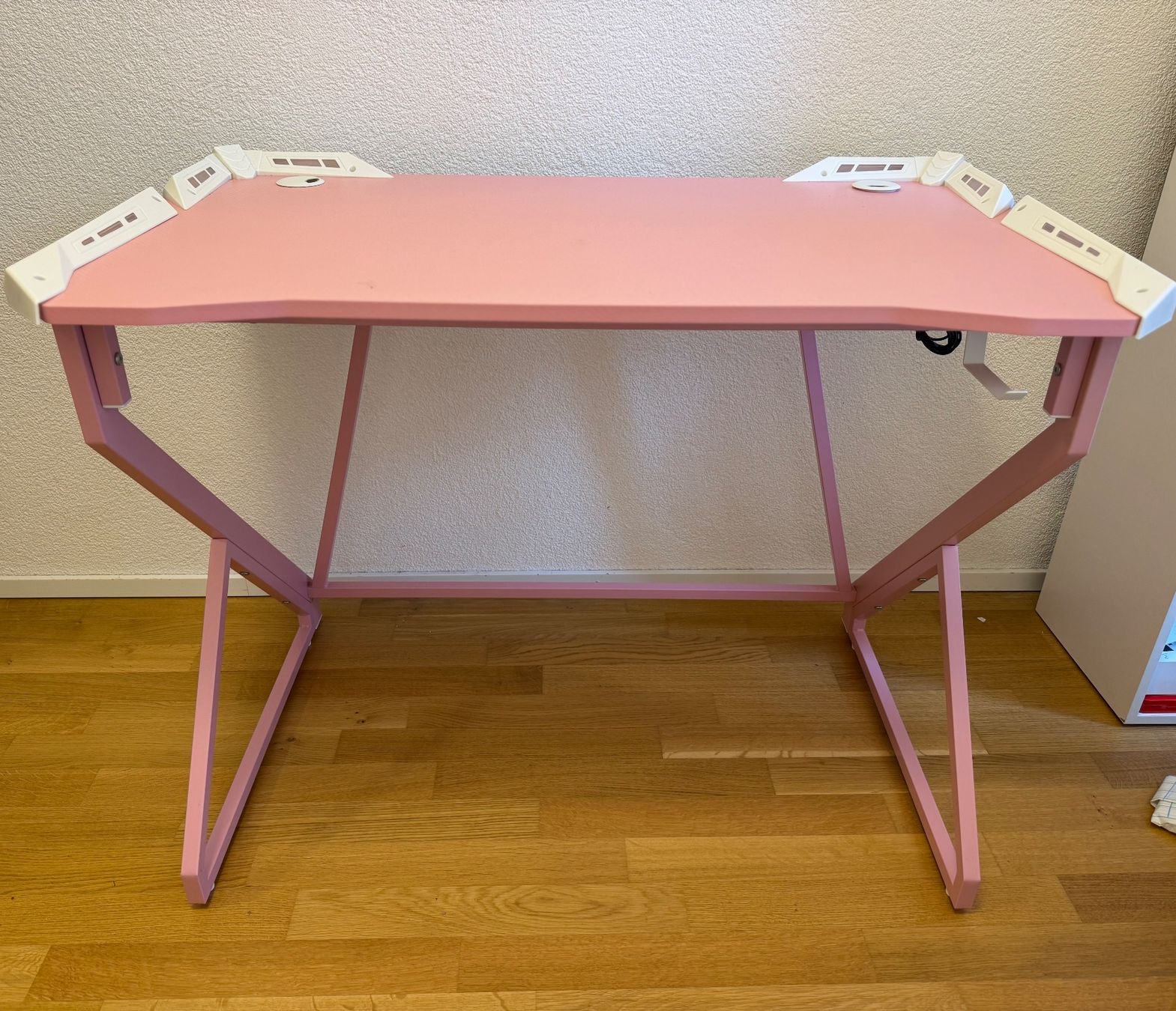 Sedie: Chaise gaming rose et blanche -Parfait état – Usato da Châtelaine venduto da sof_zlw7 4