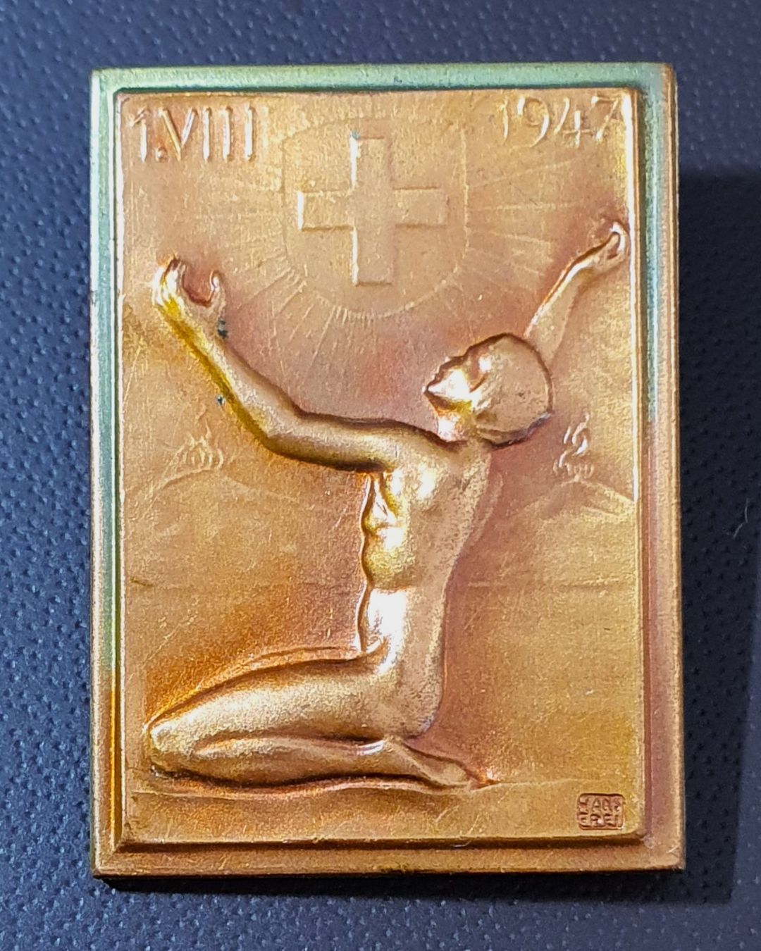 Placchette & Badge: J515 - Brosche 1. August Abzeichen 1947 von Hans Frei – Usato da Reinach BL venduto da Boston-Verkauf